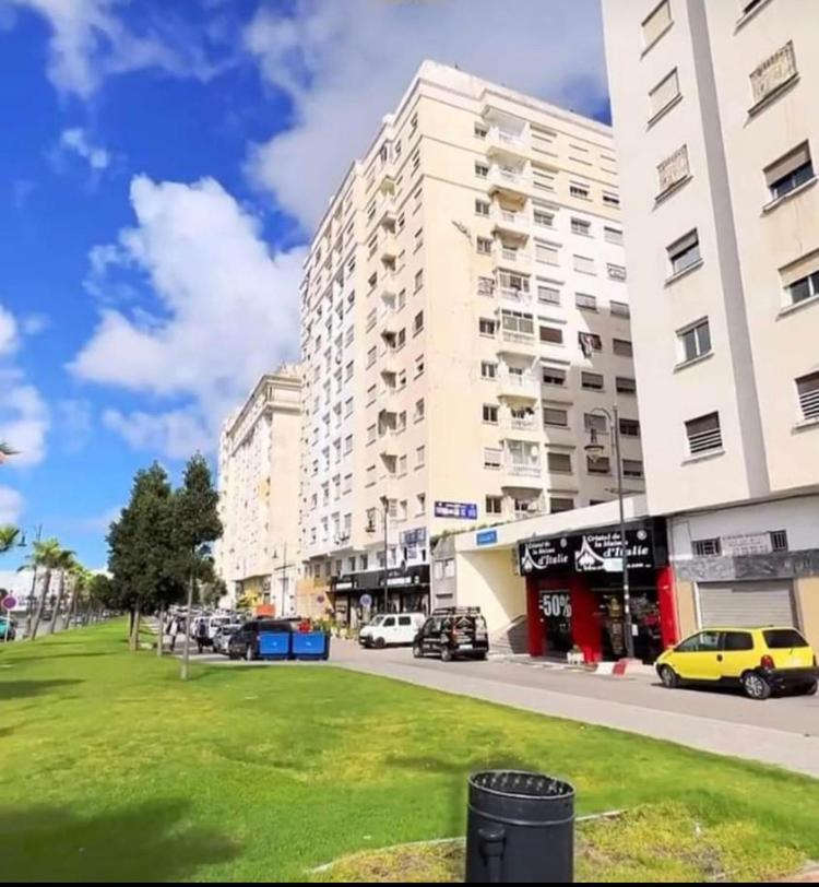 Appartement Familal A Trois Chambres En Face Marjane & Hotel Ahlen Tanger Buitenkant foto
